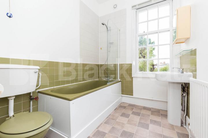 Bright and airy one bedroom flat set on top floor of a period conversion Stamford Road, Dalston